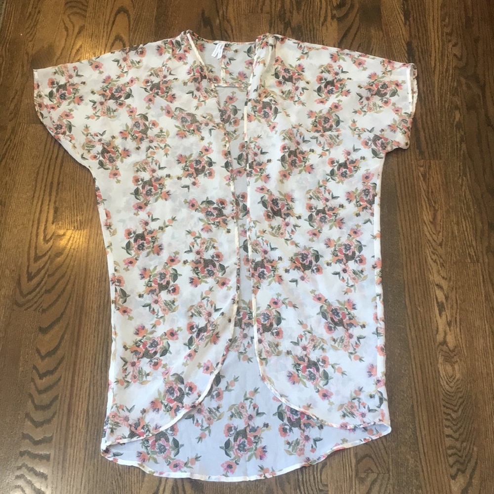 Live 4 Truth floral kimono